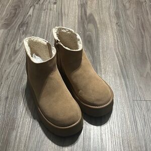 Wild Fable Tan Winter Boots
